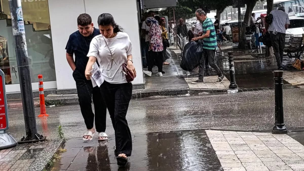 Adana'da temmuzda sağanak yağış