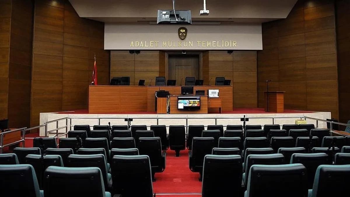 İzmir'de rüşvet almak suçundan yargılanan 2 memura hapis cezası