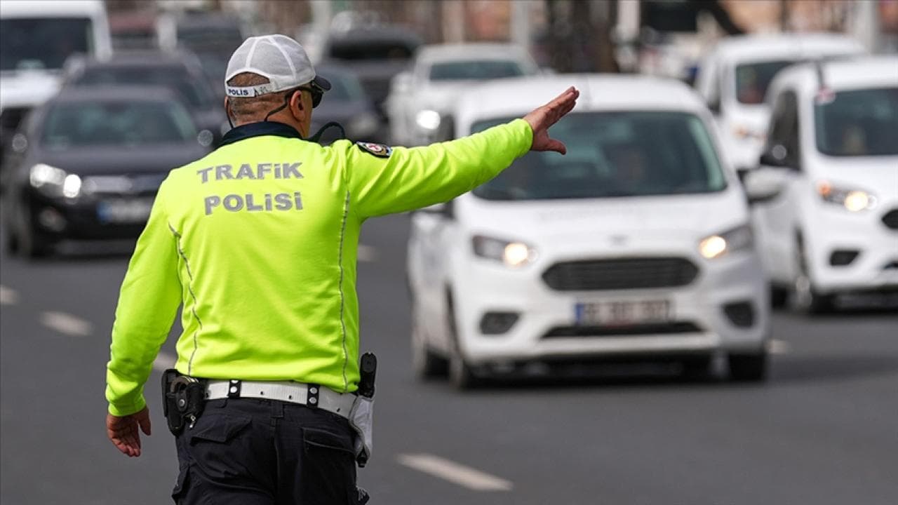 Trafikteki şiddet olayları yarı yarıya azaldı