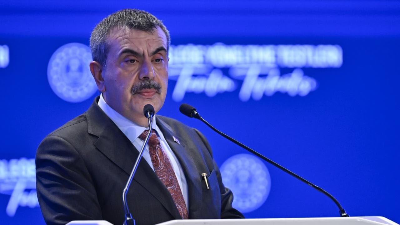 Bakan Tekin: Çocuklarımızı, bu ülkenin birliğine sahip çıkacak şekilde yetiştirmekle mükellefiz
