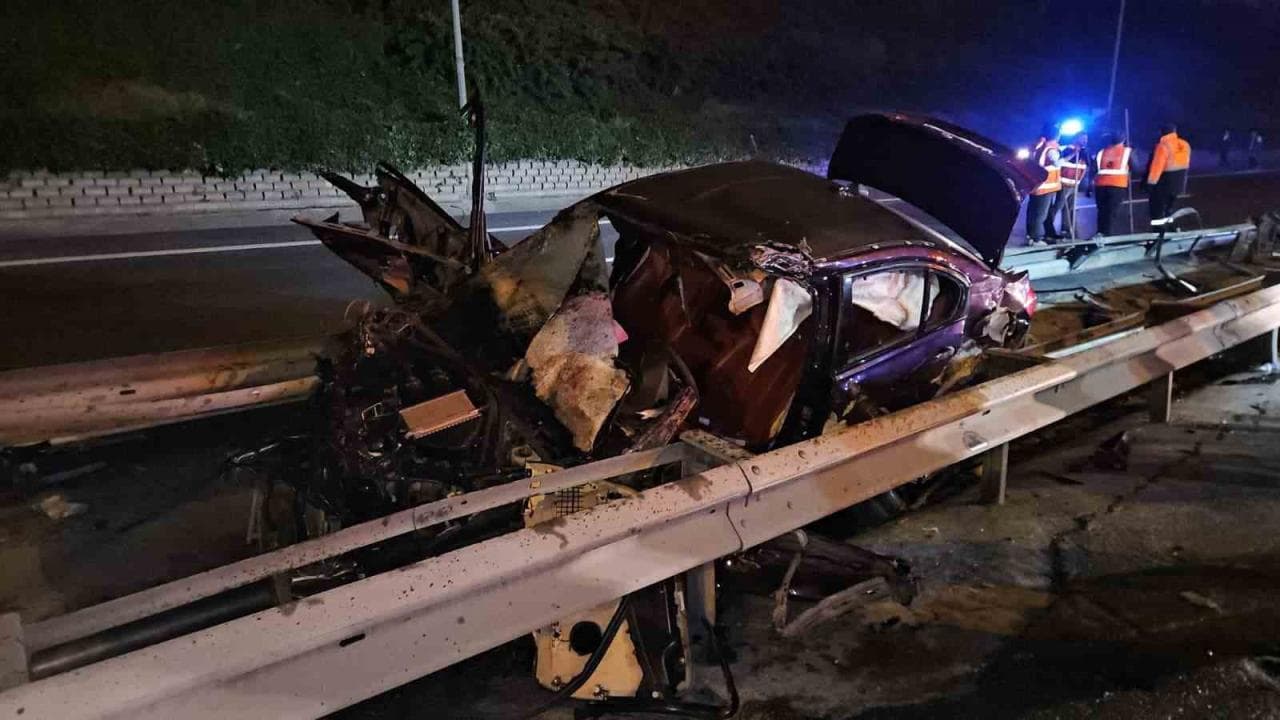 Kağıthane'de otomobil ile taksi çarpıştı: 1 ölü, 2 yaralı