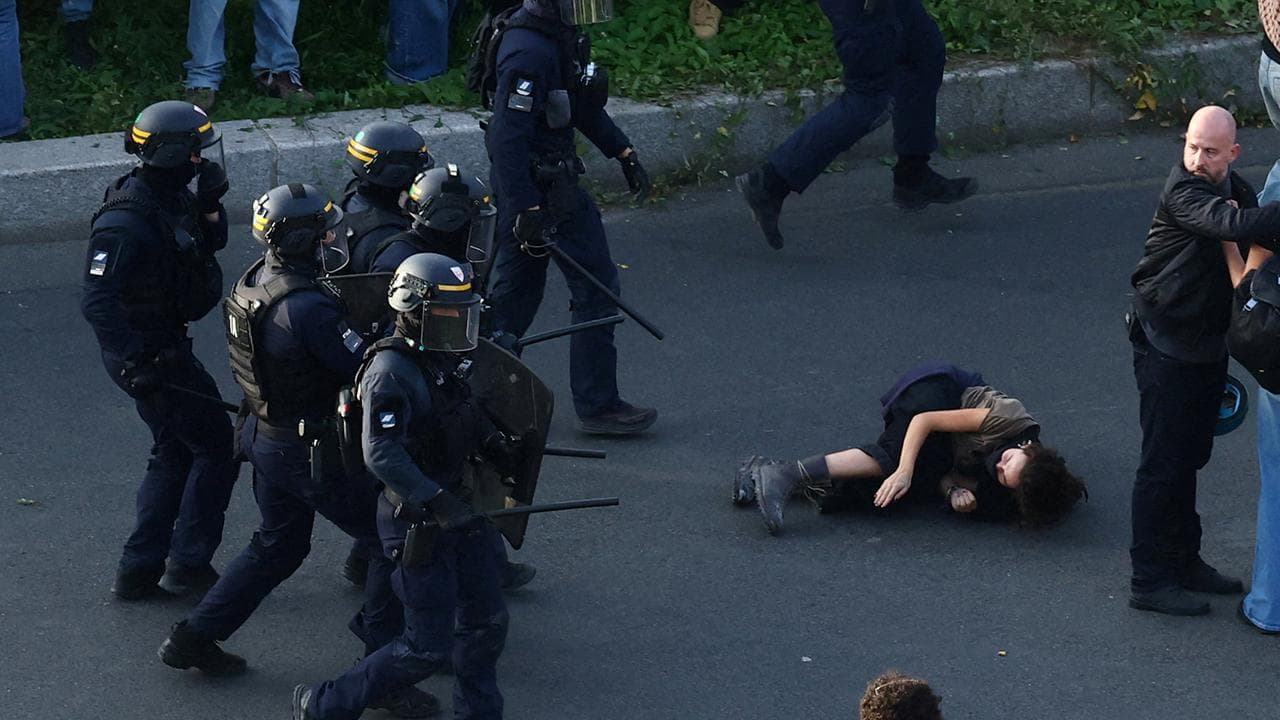 Fransa'da öğrenci protestoları ülkeyi kaosa sürükledi