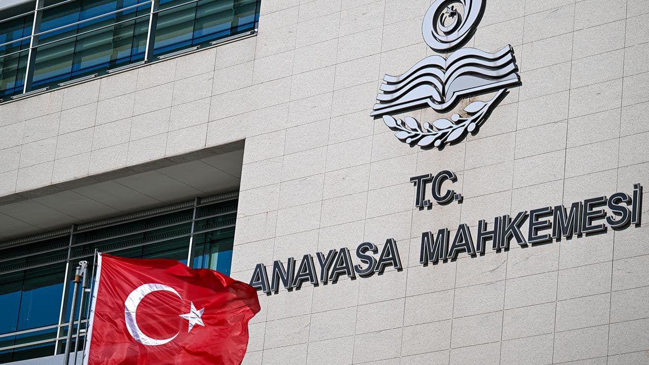 AYM, 15 siyasi partinin sorumlularına suç duyurusunda bulunulmasına karar verdi