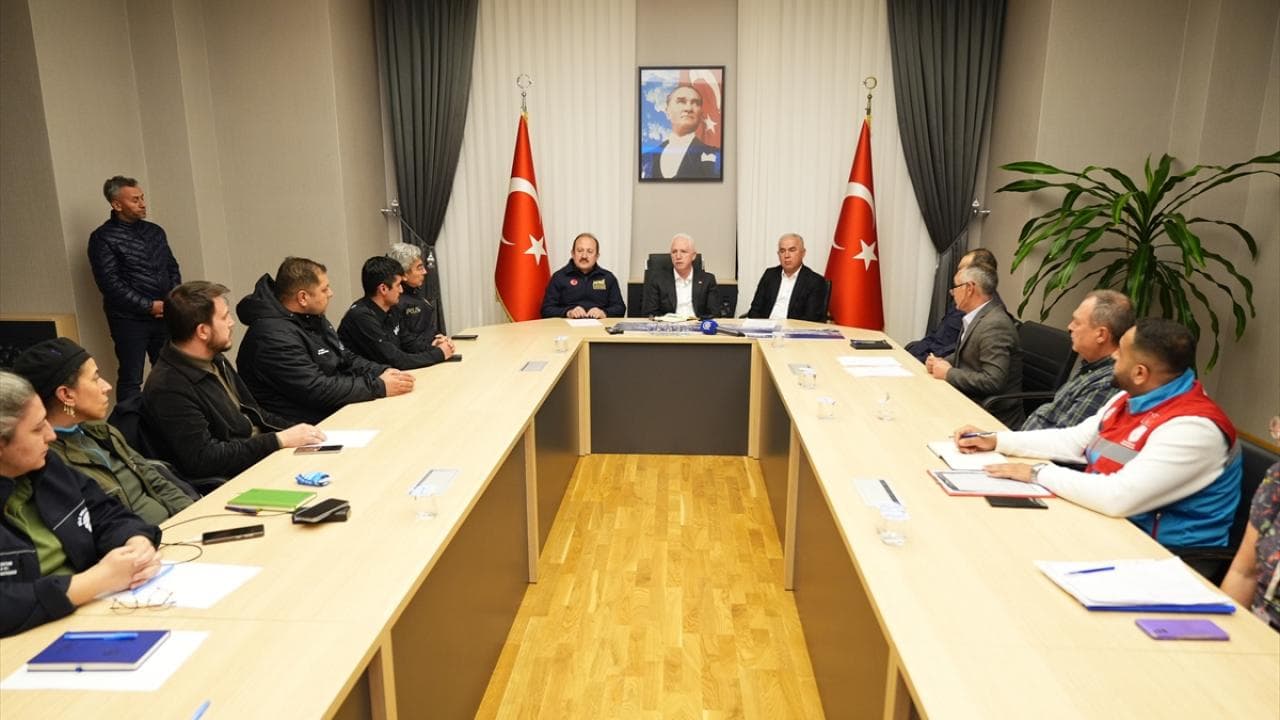 İstanbul Valisi Gül'den, Şile'de acil afet koordinasyon ekibine ziyaret
