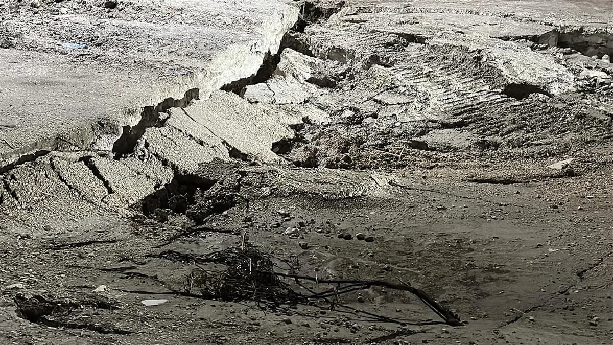 Burdur'da sağanak sonrası köprü yolunda çökme
