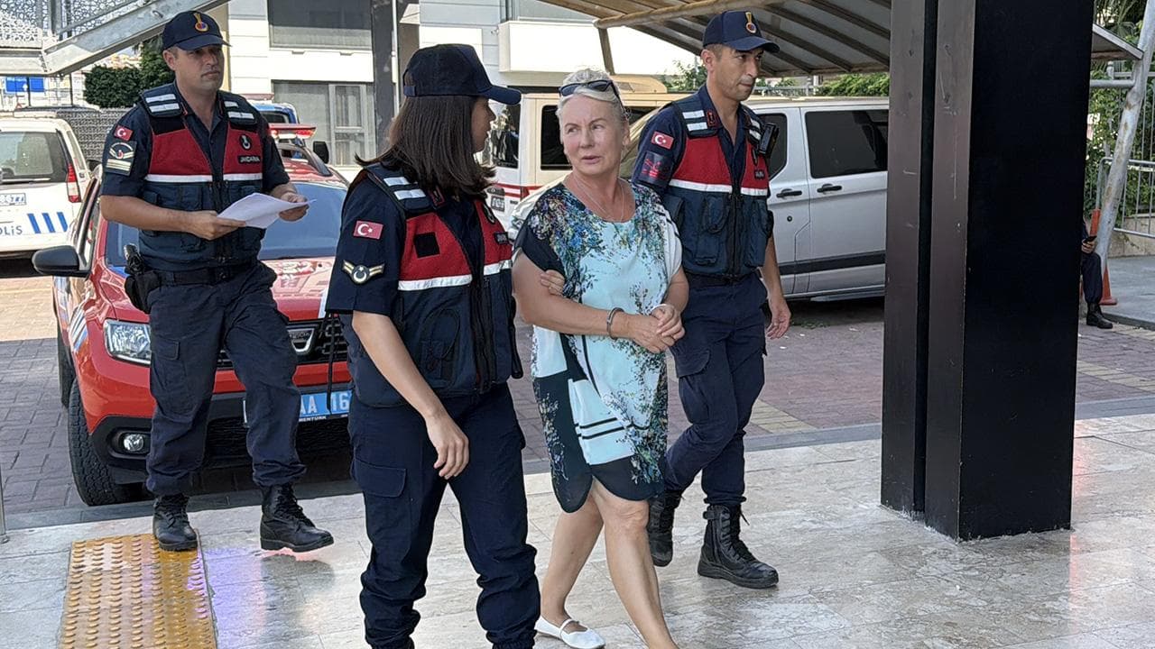 Haşema giyen çocuğun havuza alınmadığı iddiasında tutuklama