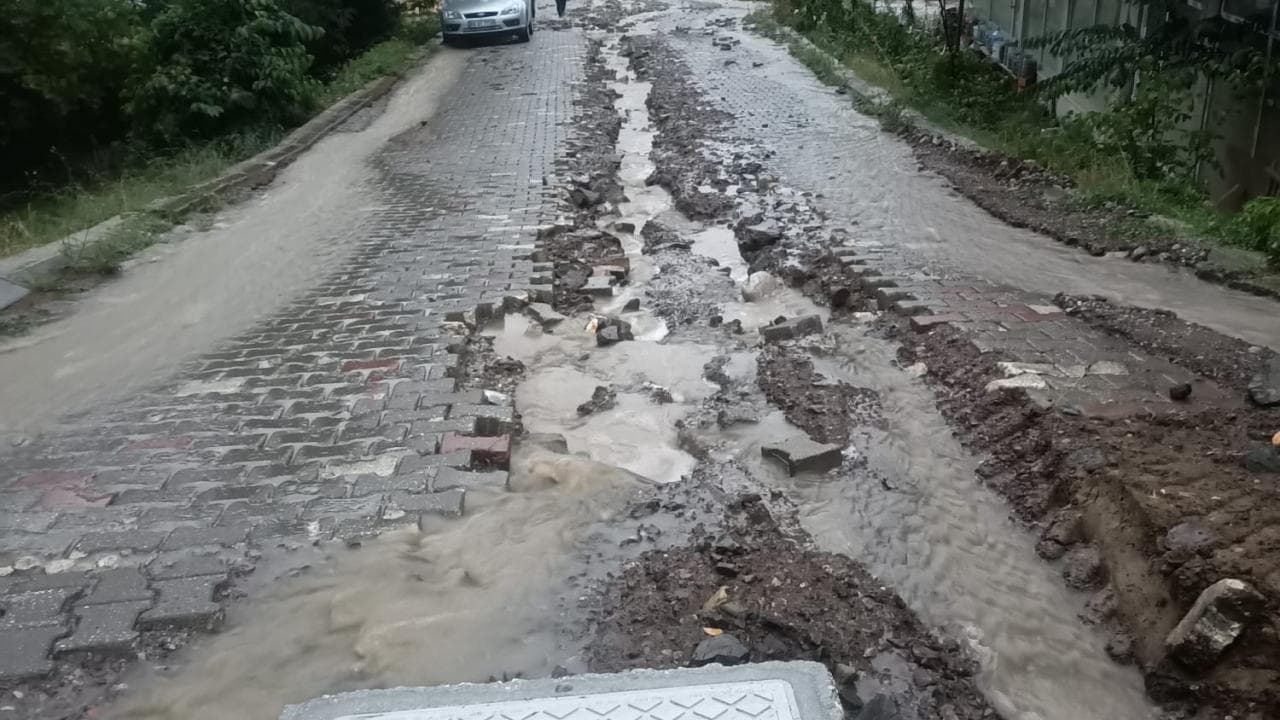 Kastamonu'da sağanak hayatı olumsuz etkiledi