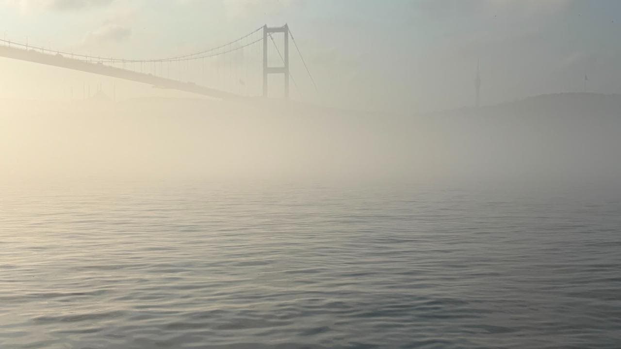 İstanbul'da yoğun sis: Boğaz trafiği durdu