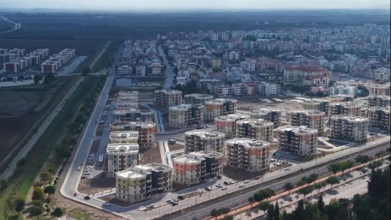 Asrın inşasında Adana'da 12 bin 73 konut ve köy evi inşa edildi