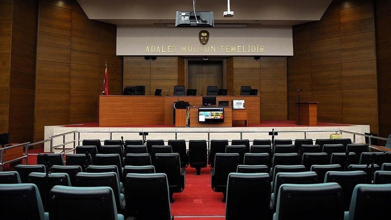Uzaklaştırma kararını ihlal edip eşyaları götürdü, tazminat ödeyecek