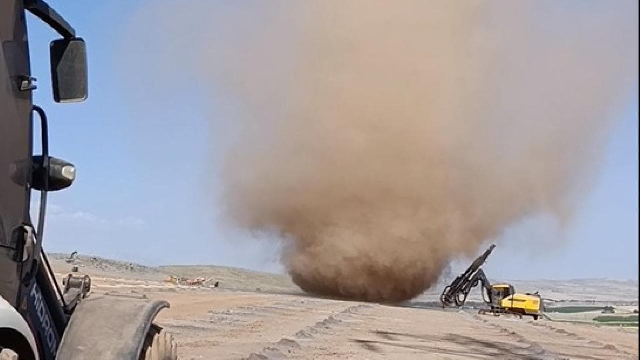 Bitlis'te şantiyede hortum paniği