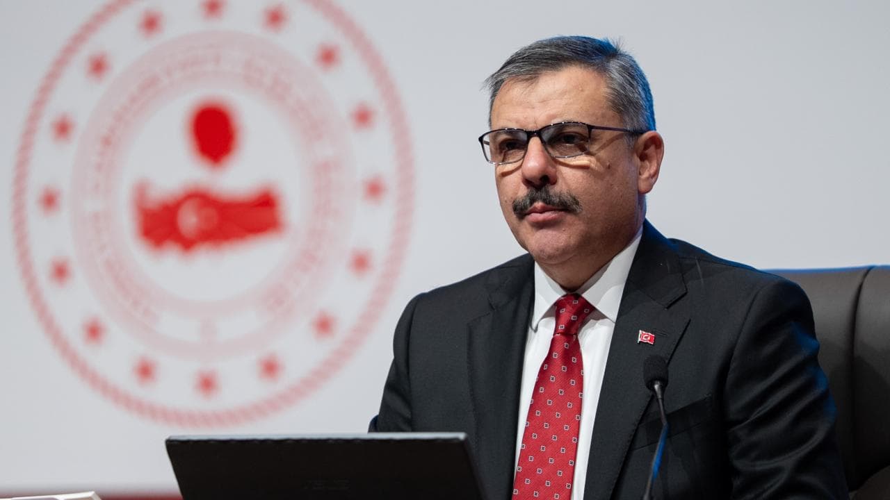 Bakan Çiftçi: Tribünlerde holiganizme asla geçit vermeyeceğiz