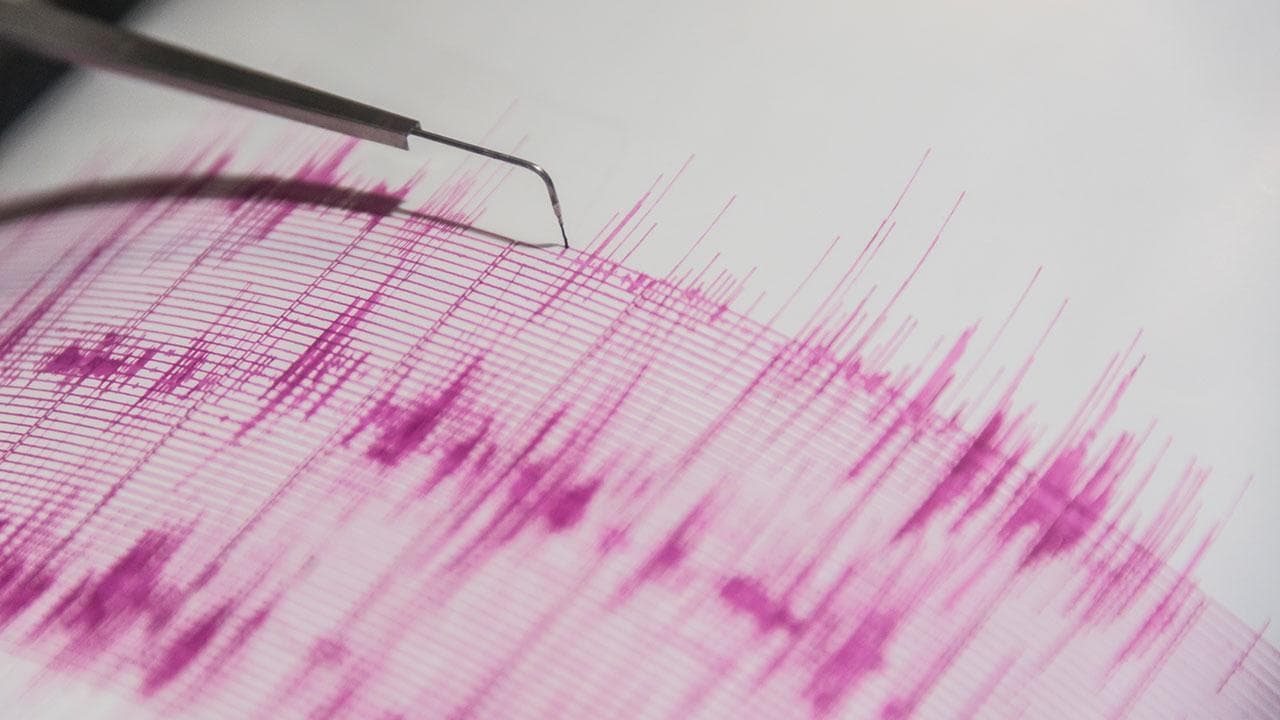 Endonezya'da 5,7 büyüklüğünde deprem