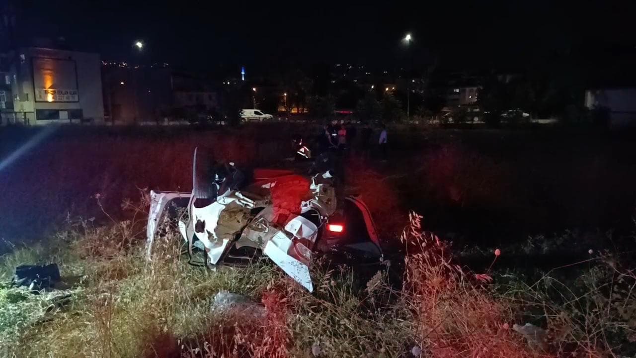 Bursa'da kontrolden çıkan araç takla attı: 5 yaralı