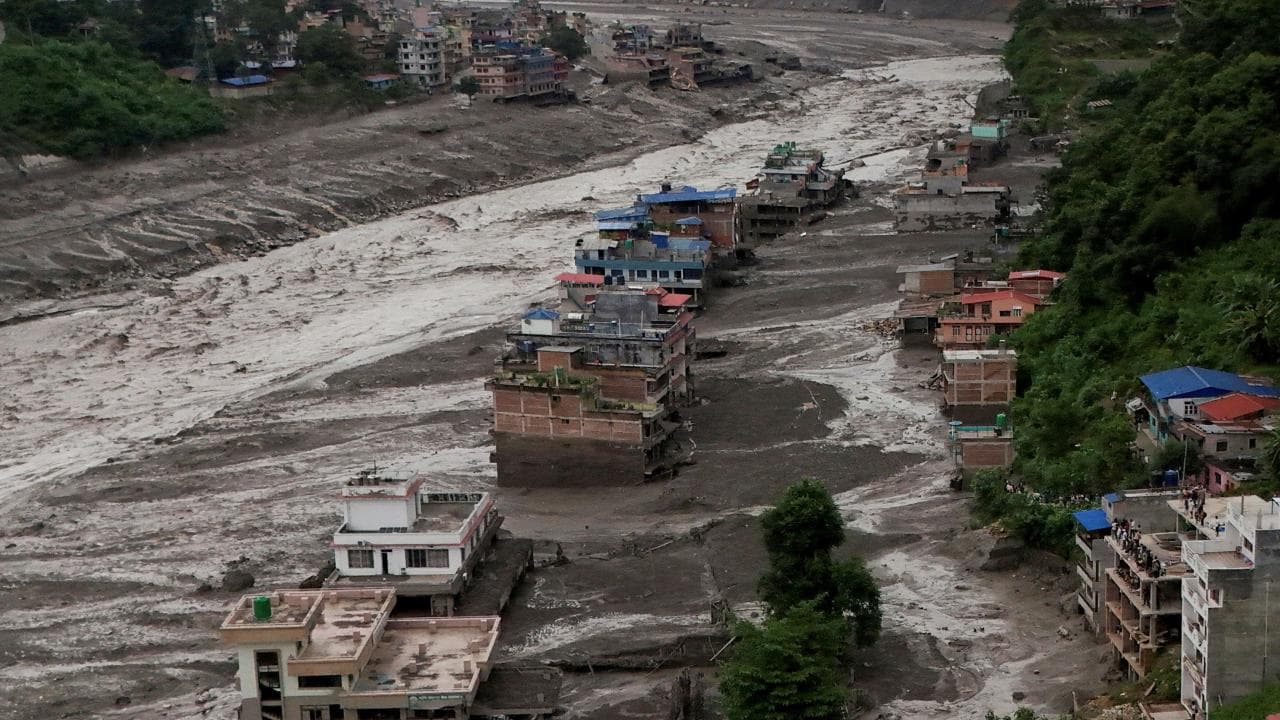 Nepal'de meydana gelen selde hayatını kaybedenlerin sayısı 95'e yükseldi