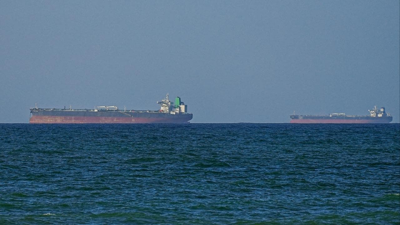 İran, Hürmüz Boğazı'nda 2 ABD gemisi, 8 tanker ve 10 farklı gemiyi hedef aldığını duyurdu
