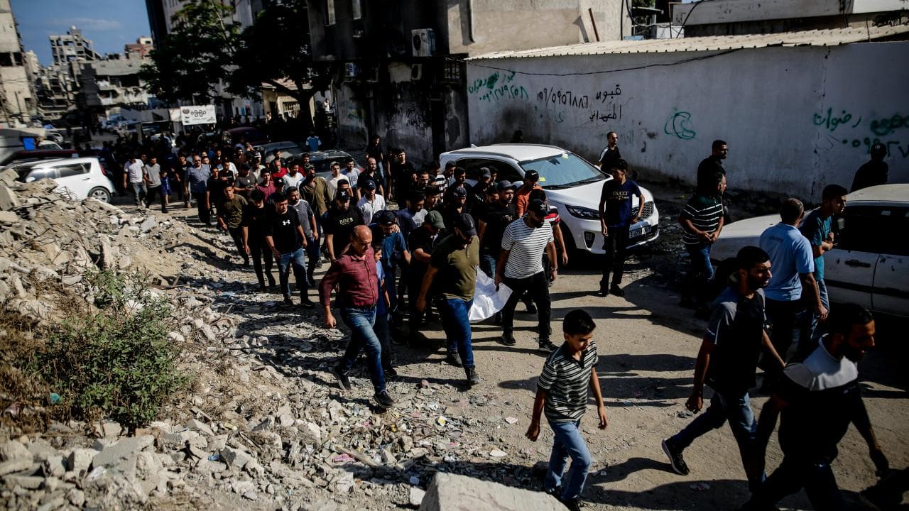 Soykırımcı İsrail Gazze'de bir evi bombaladı, aynı aileden 4 kişi hayatını kaybetti