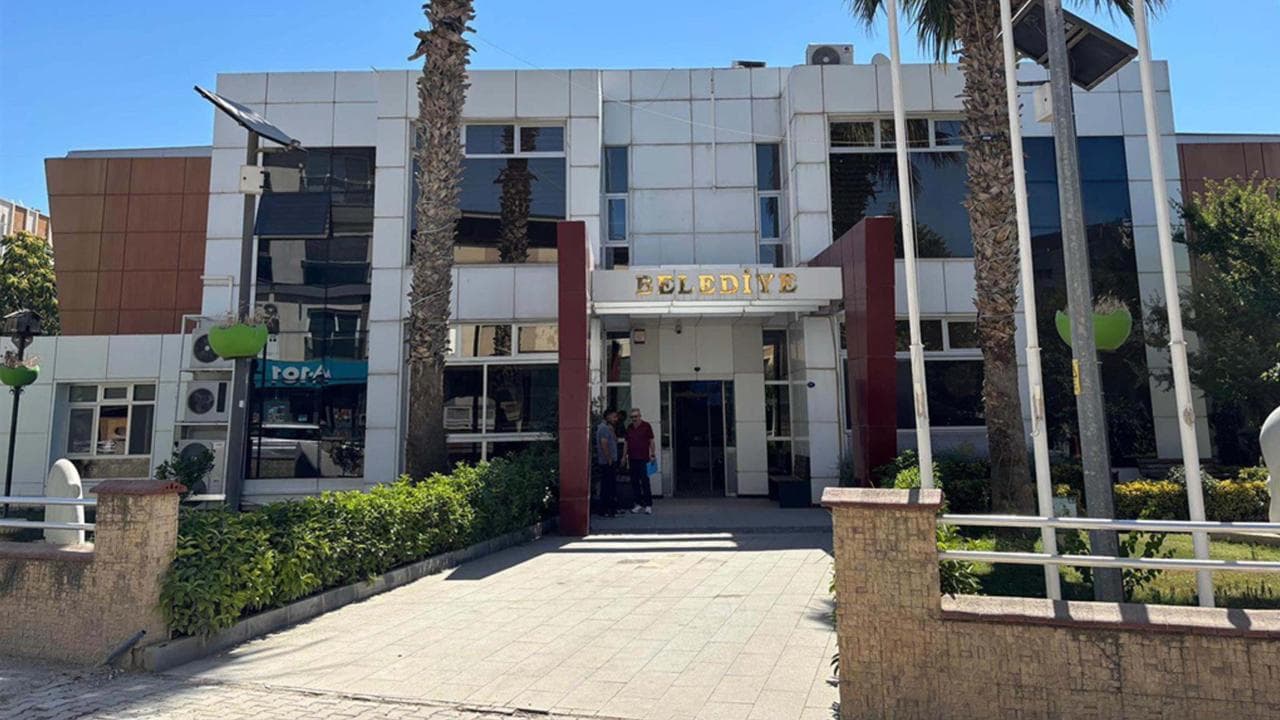 İzmir'de Seferihisar Belediyesi'ne rüşvet operasyonu: 43 gözaltı