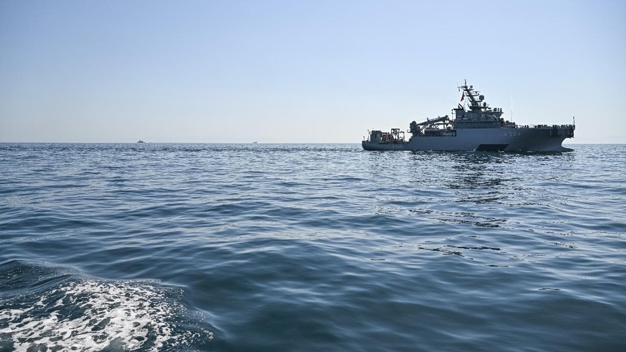 Silivri açıklarında batan gemideki mürettebatı arama çalışmaları sürüyor