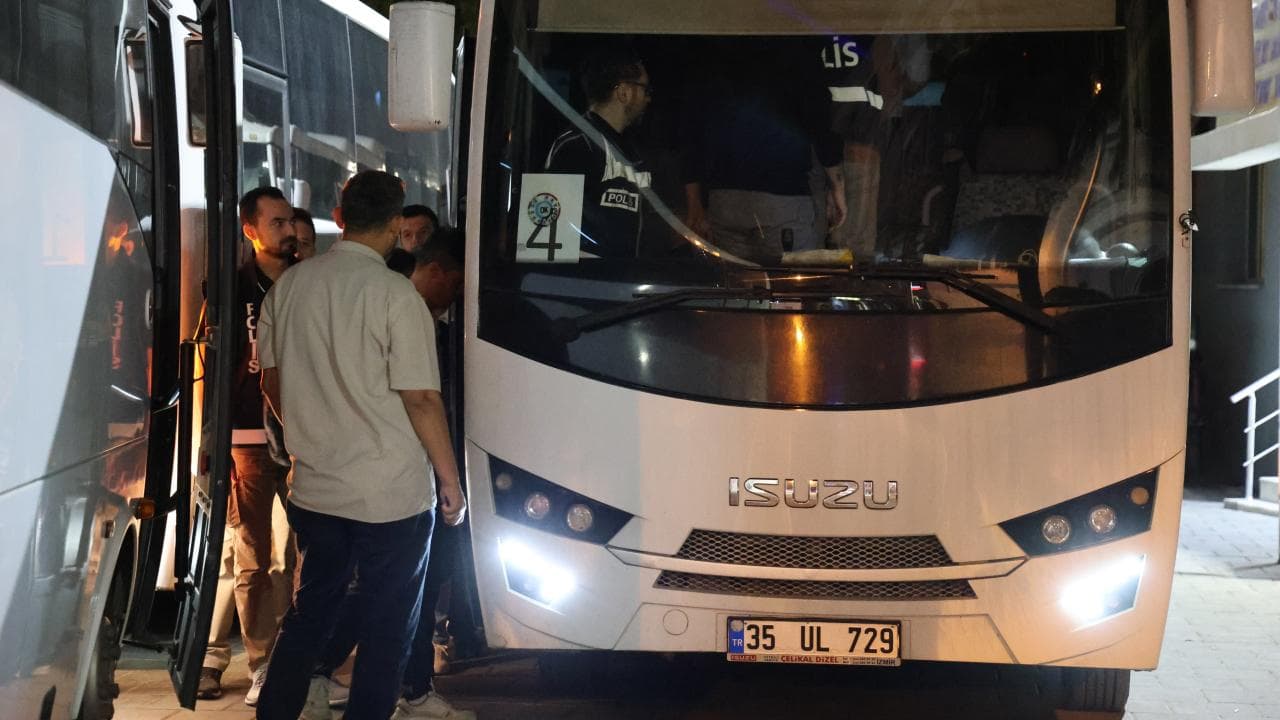 Seferihisar Belediyesine 'rüşvet' soruşturması: 47 şüpheli adliyeye sevk edildi