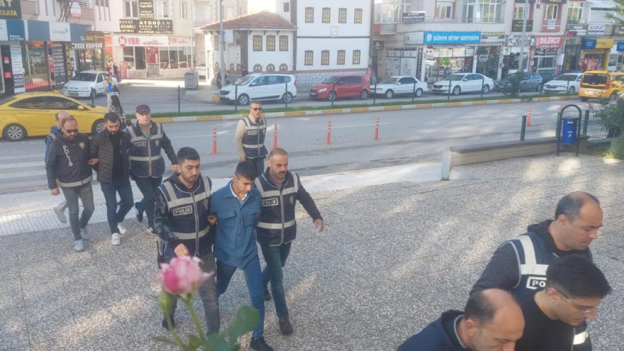 15 ilde "Nitelikli Dolandırıcılık" operasyonu: 174 kişi tutuklandı